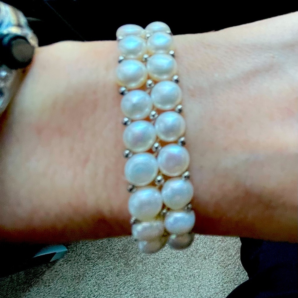 Elegant Pearl Bracelet.